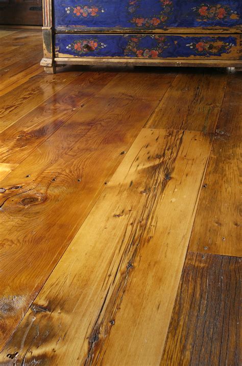 Reclaimed Milled Barnwood Floor Detail
