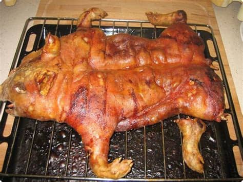 El cochinillo necesita humedad para hacerse bien. Cochinillo Asado - Estilo tradicional Segoviano - TvCocina ...