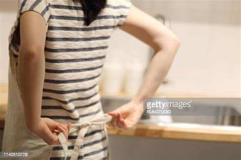 Woman Hands Tied Behind Back Photos Et Images De Collection Getty Images