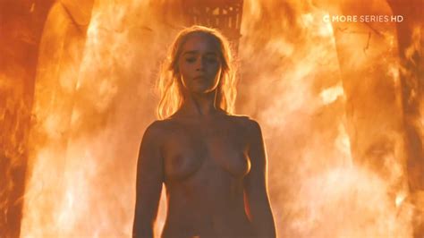El vídeo de Emilia Clarke desnuda en el último capítulo de Juego de