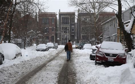 City Chicagoans Prepare For Winter Weather Chicago Tribune