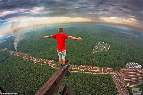 22 Breathtaking Photos People Standing On The Edge Of The World O