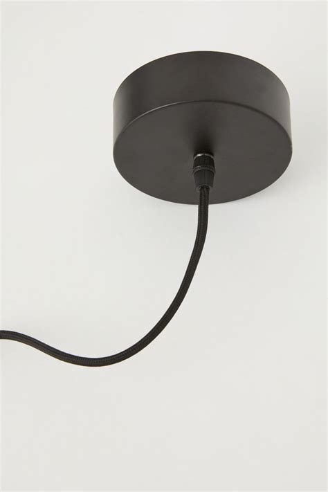 Balad lampen fra fermob er en smuk designet mobil lampe, som kan bruges ude og inde. Bamboo pendant light