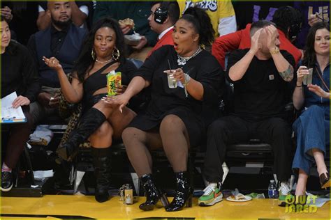 Lizzo Bares Her Thong While Twerking At The Lakers Game Photo Photos Just Jared