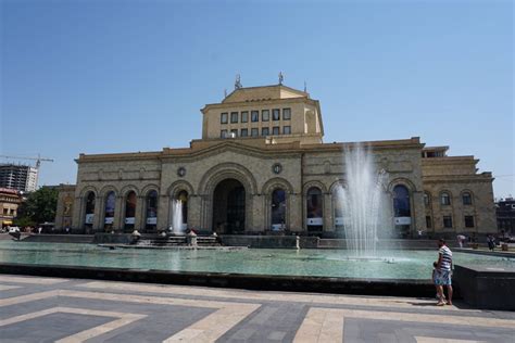 .erevano, erevan osh, erevanum, erevàn, erewan, eriwan, erywan, erévan, gierevan, gorad erehvan yeravana pranta, yerevana, yerevhana, yere wan, yryfan, yrywan, èrevan, êrîvan, ερεβάν. Erevan, ville française en Arménie - Been Around The Globe