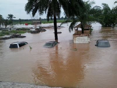 Inondation au senegal, des maisons detruites par l'eau, la population en détresse. Kinshasa se transforme en Venise: spectaculaire inondation ...