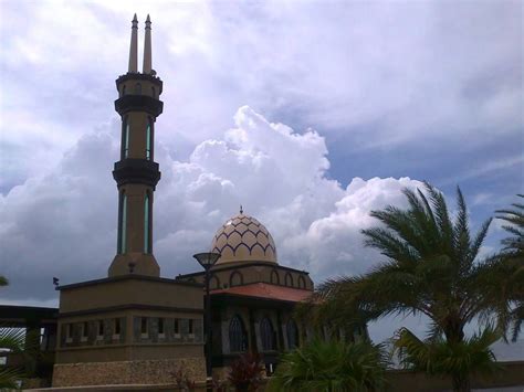 Langkasa Space Eagle Al Hussain Mosque A Small Mosque With Twin