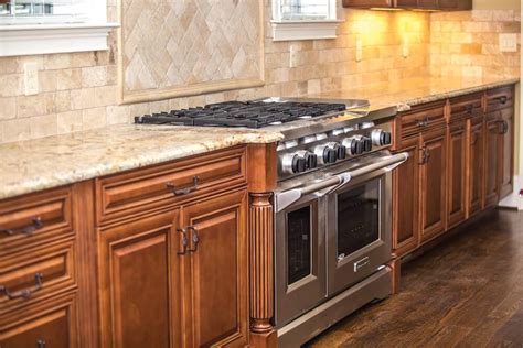 The homewyse kitchen cabinet refacing cost estimates do not include costs for removal of existing cabinets, new wall framing or modifications to kitchen cabinet refacing installation costs vary considerably by location. 2021 Cabinet Refacing Costs | Kitchen Cabinet Refacing Cost