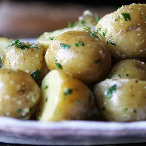 Calories, carbs, fat, protein, fiber, cholesterol, and more for boiled potatoes (cooked without skin, flesh, without salt). Boiled Potatoes Recipe | Yummly | Recipe | Boiled potatoes ...