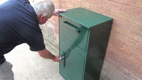 Says it has delivered to me by mdrop on a monday (office address ) but none of my 6 my item show delivered to another person?? parcel drop box green p2 - YouTube