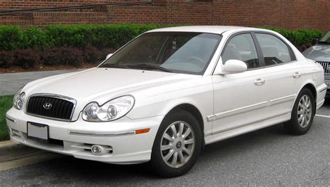 It costs less than the name brands, but measures up well against them. 2004 Hyundai Sonata - Information and photos - MOMENTcar