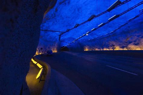 Vi er glade for flaget og bruger det i mange anledninger. tunnel | lex.dk - Den Store Danske