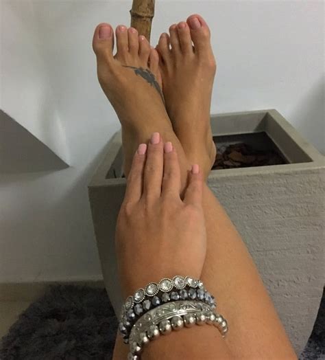 Ana L Cia Fernandes S Feet