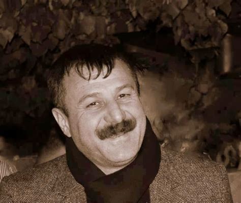 Azer bülbül, şarkıları ve tarzı ile milyonlarca kişiyi peşinden sürükledi. Azer Bülbül Yine Bana Yar Gelir Şarkı Sözleri | Full Şarkı ...