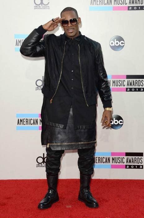 Before downloading you can preview any song by mouse over the play button and click play or click to download button to download hd quality mp3 files. R. Kelly Height Weight Body Statistics - Healthy Celeb
