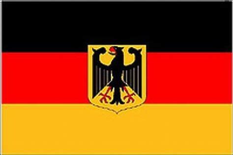 Ledna 1950 ovšem pouze spolkovou republikou německou (západním německem), pro německou demokratickou republiku (východní německo) byl v té době nepřijatelný, ale jako státní znak znovusjednoceného německa se používá od 3. Vlajka - Německo orlice