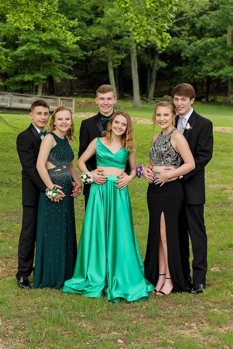 Prom Picture Ideas For Groups
