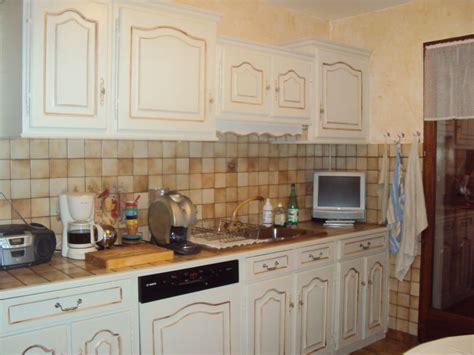 Bonjour j'ai la meme cuisine que vous que j'ai commencer a refaire en blanc j'hesite a repeindre les portes au pistolet pour un meilleur rendu j'ai peur du resultat au rouleau laqueur. Cuisine Repeinte Blanc ecru - Chinons et Kolorons