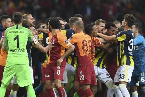 Turquie lourdes suspensions après les incidents lors de Galatasaray