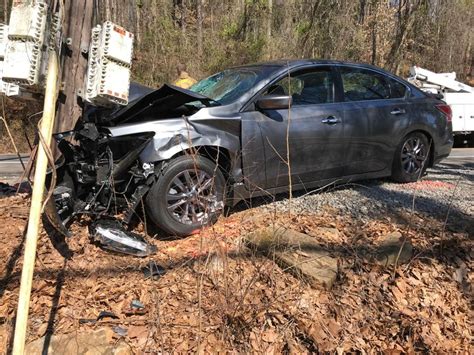 Car Accident On Willeo Road In Roswell Sends Three People To Hospital