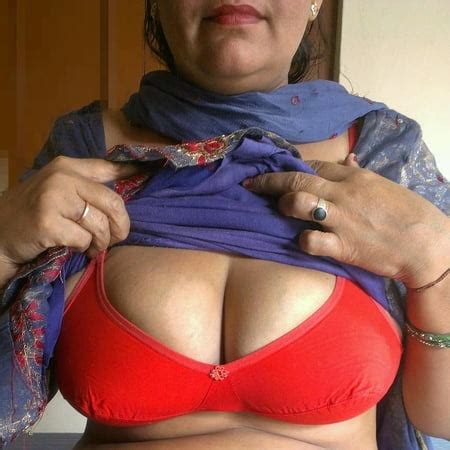 Desi Hot Mom Showing Boobs And Ass Pics Xhamster