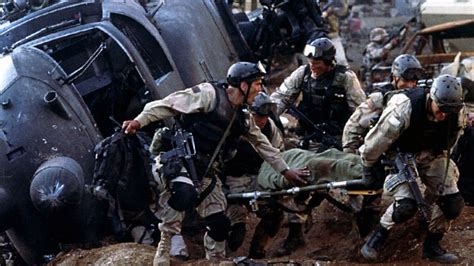 Black hawk down is a 2001 war film produced by jerry bruckheimer, directed by ridley scott, and based on the nonfiction book of the same title by mark … Feit en fictie in de film Black Hawk Down - Geschiedenis ...
