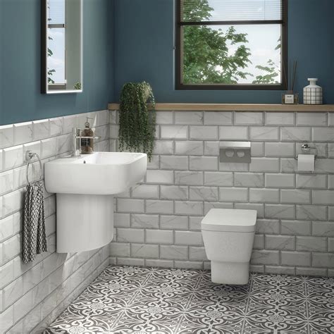 Arezzo Compact Topfront Flush Toilet Frame With Chrome Flush Round