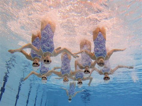 Great Under Water Image Of The Japanese Synchro Team Even Their Arms