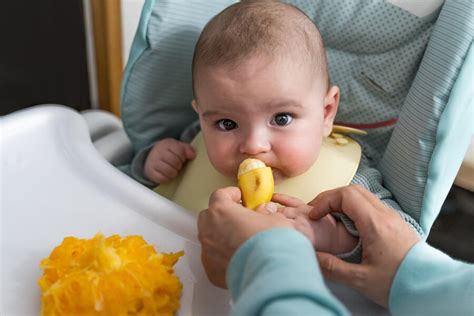 Premium Photo Baby Eating Fruit
