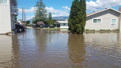 Rapidly melting snow causes flooding in Okanogan County forcing dozens