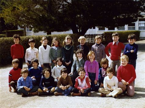 Photo De Classe CE2 De 1979 ECOLE GROUPE SCOLAIRE DU DORLETT Copains