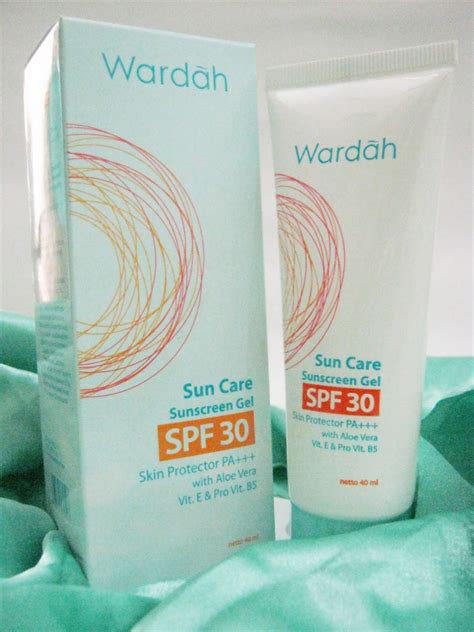 Teksturnya hampir sama banget dengan sunscreen aku. Gue Mau Cantik! Beauty Blog: REVIEW : Wardah Suncare ...