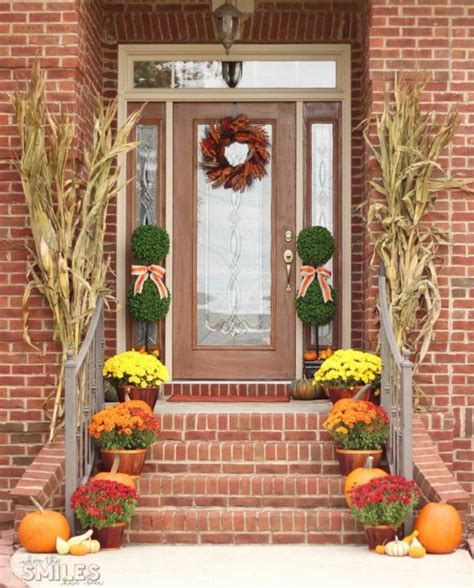 Decorate with natural materials fall decoration 2020: Front Porch Fall Decor (2020)