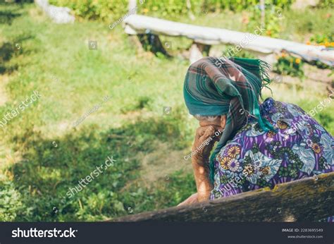 58754 張 Lonely Old People 圖片、庫存照片和向量圖 Shutterstock