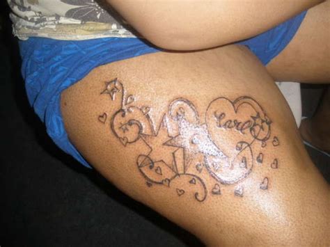 Girls prefer tattoos that enhance their personality, beauty and femininity. HEARTS N STARS tattoo
