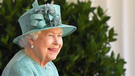 Celebrate Queen Elizabeth Iis 95th Birthday With These Free To Stream