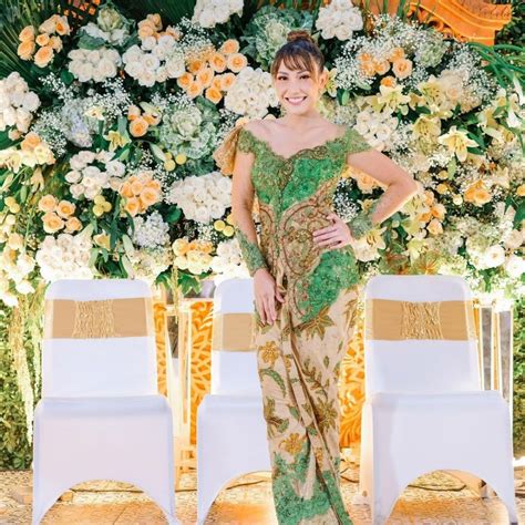 11 Inspirasi Kebaya Warna Hijau Untuk Kondangan Memikat