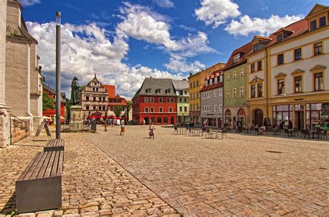 This apartment has 2 bedrooms and 2 living rooms with satellite tv and a library. Sommer in der Stadt Foto & Bild | world, sommer, outdoor ...