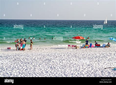 July 2017 Destin Fl People Enjoying The Destin Beach Stock Photo Alamy