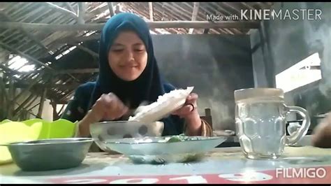 Taruh tepung terigu dalam wadah besar tambahkan 1 sendok garam dan 600 ml air. Cara membuat tahu bakso dari daging ayam. - YouTube