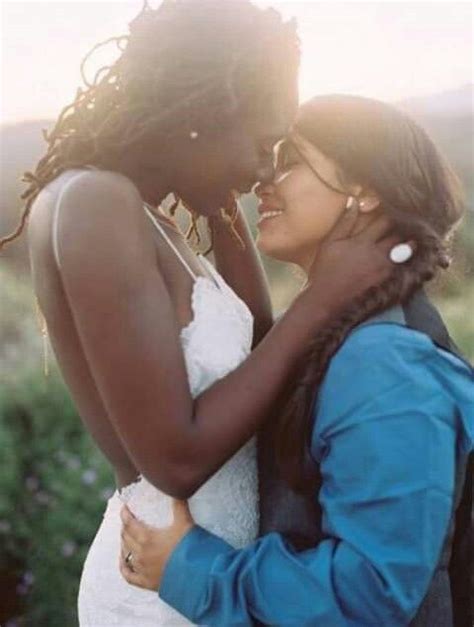 Pin By Lalitha Piezcara On Mariage Cute Lesbian Couples Lesbian