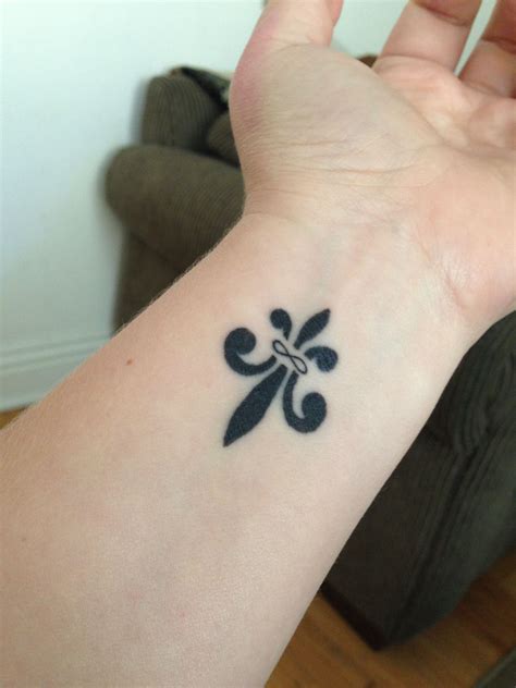 Before you get your fleur de lis tattoo, you should know a little history. Pin by Jenness Smith on I want more INK! | Tasteful ...