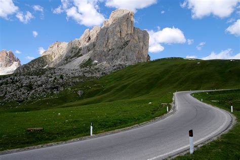If you relish a challenge and a 'proper' grand tour style climb. From Passo Giau : Photos, Diagrams & Topos : SummitPost