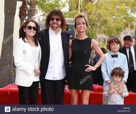 Jeff lynne married rosemary adams in 1972 but it didn't work out, and so we found him getting rema… Tom Petty And Jeff Lynne Stockfotos & Tom Petty And Jeff ...