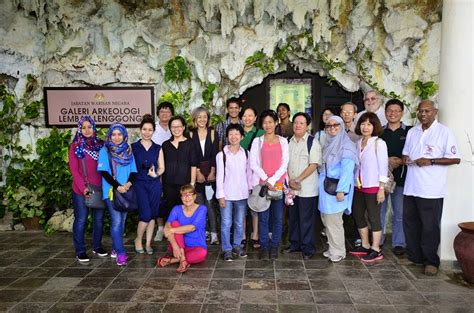 Tapak b.tapak ritual.sekiranya pembaca melapor diri di pondok pengawal tapak a,pembaca akan terus melihat monumen ini.perhatikan struktur binaan bulat.yang dipercayai untuk tawaf.stupa di tengah di atas binaan 4 segi itu dibuat semasa. Tapak Arkeologi di Semenanjung Malaysia ~ Diari KIKBM