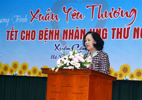 Ông thuê phòng trọ theo đêm cho đỡ tốn kém, giờ không. Đồng chí Trương Thị Mai thăm, tặng quà các bệnh nhân, bệnh ...