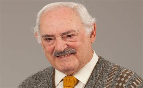 A police duo fight crime with the help of a dog named max. Ruy de Carvalho internado de urgência com traumatismo ...