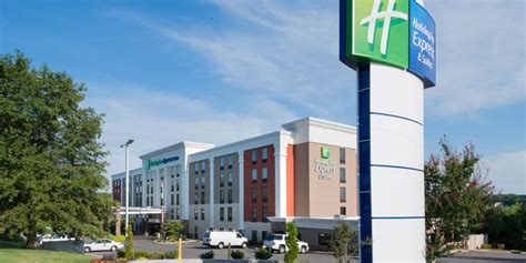 Holiday Inn Express And Suites Nashville 4590836853 2x1