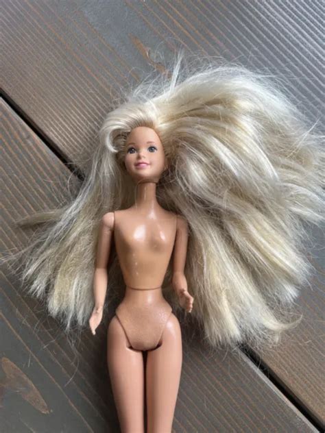 VINTAGE 1975 MATTEL Twist N Turn Barbie Doll Malaysia Blond Hair Brown