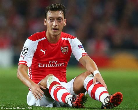 Mesut Ozil Injured Knee By Passing Ball With Outside Of Left Foot Says
